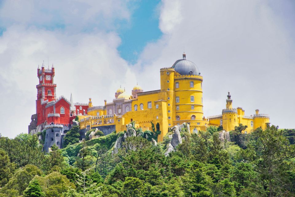 Sintra: Quinta Da Regaleira and Sintra Town Walking Tour - Detailed Itinerary