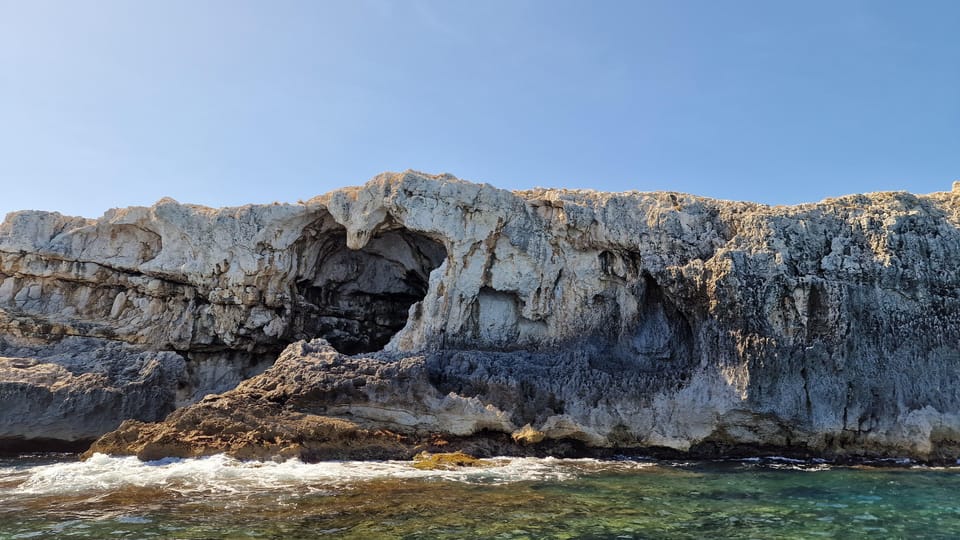 Siracusa: Ortigia & Sea Caves Boat Tour With Sunset Apertif - Language and Accessibility Options