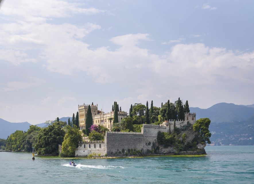Sirmione and Isola Del Garda Typical Venetian Speedboat Trip - Included Features
