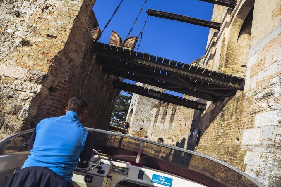 Sirmione: Scenic Afternoon Boat Cruise With Prosecco & Snack - Onboard Amenities and Inclusions