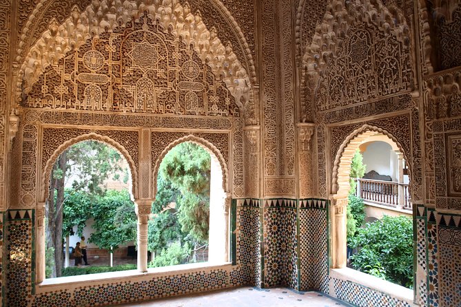 Skip the Line Alhambra Guided Tour - Meeting and Pickup Details