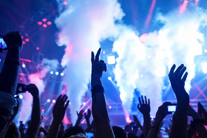 Skip-The-Line at Vegas Clubs With a Party Bus! - Sum Up