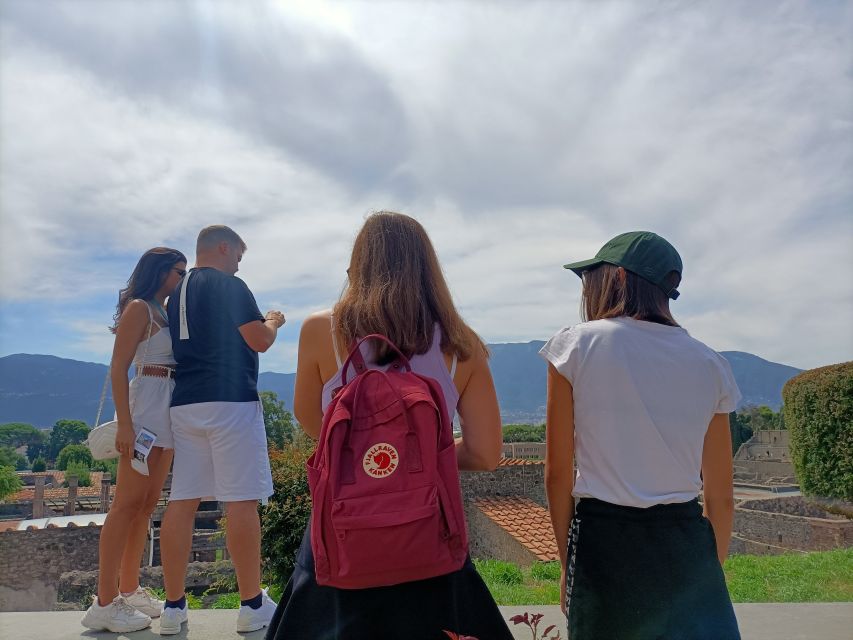 Skip the Line Family-Friendly Pompeii Tour W Archaeologist - History of Pompeii and Vesuvius
