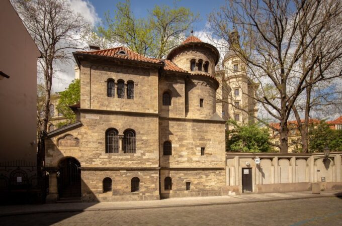 Skip-the-line Jewish Museum and Synagogues Private Tour - Synagogue Closures