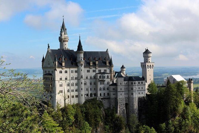 Skip the Line: Neuschwanstein Castle Private Tour From Füssen or Hohenschwangau - Transportation & Accessibility