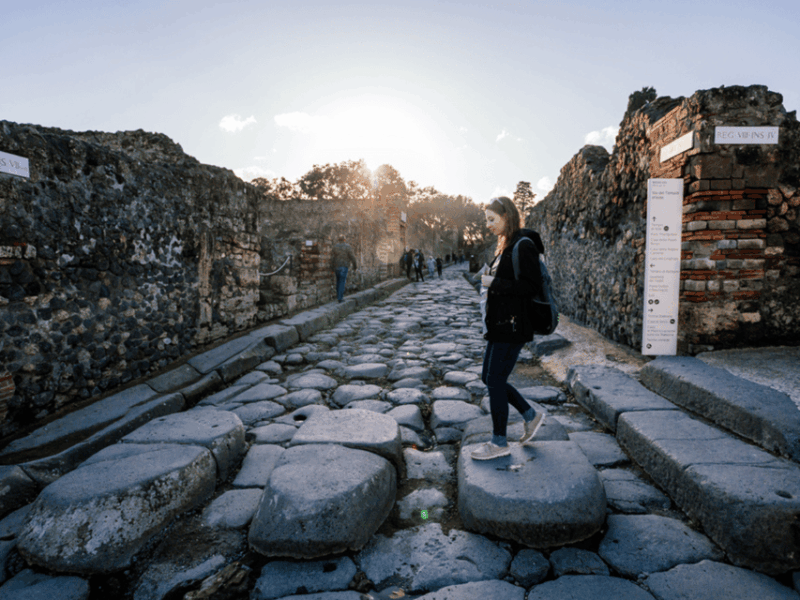 Skip the Line - Pompeii Discovery With Expert Archaeologist - Guided Exploration of Pompeii