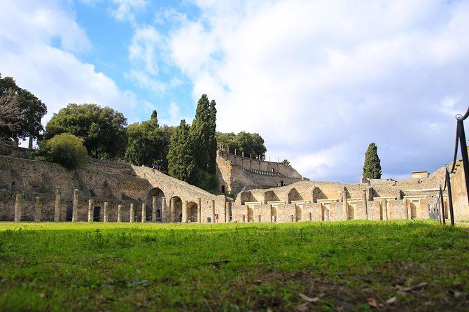 Skip-the-Line Pompeii Ruins & Naples City Center Private Tour with a Local Guide - Discovering Pompeii: A Journey Back in Time