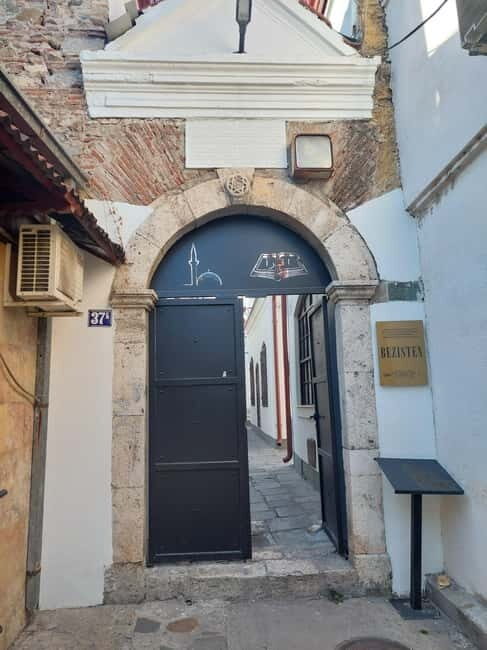 Skopje: Old town walking tour & Food tasting - What Sets This Tour Apart?