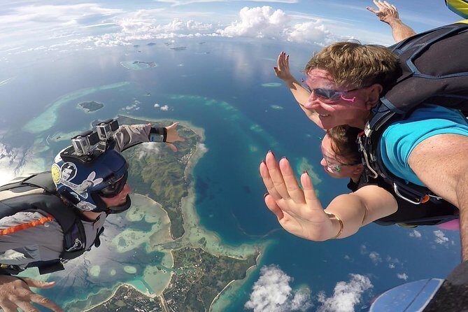 Skydive Fiji Radical 10000ft Tandem Jump (30 seconds free fall) - Who Would Love This?