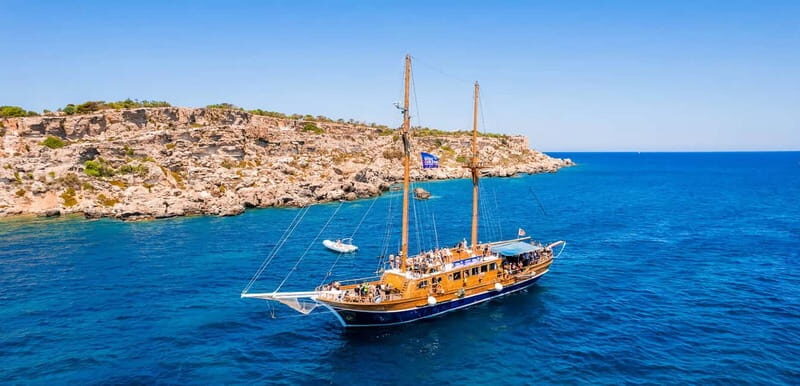Sliema: Gozo/Comino Blue Lagoon Gulet Cruise w/ Lunch+Drinks - The Crew and Atmosphere