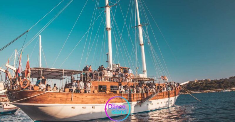 Sliema: Sailboat Party with an Open Bar, Food, and Swimming - An Authentic Malta Water Experience