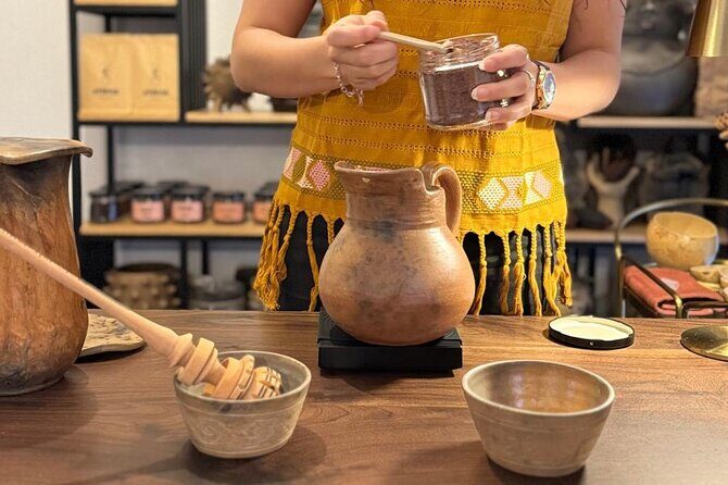 Small cocoa and chocolate tasting on CDMX with local talk - An Authentic Mexican Chocolate Experience in Mexico City