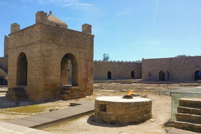 Small-Group Day Trip to Gobustan, Mud Volcanoes, Ateshgah & Yanar Dagh - Visiting Ateshgah Fire Temple