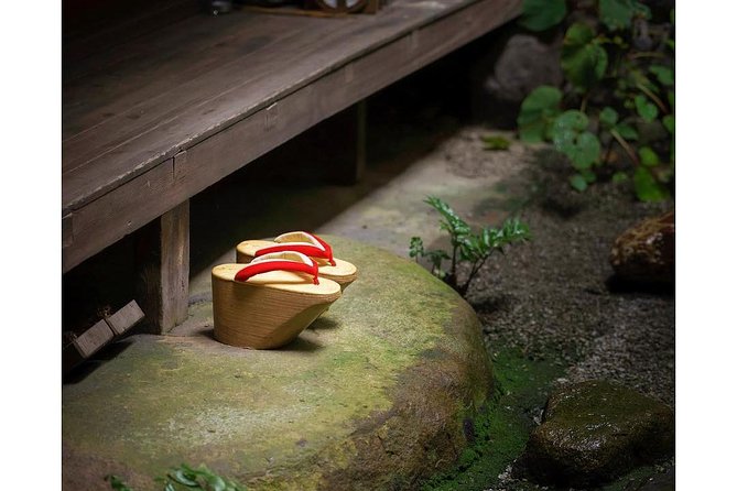 Small-Group Dinner Experience in Kyoto With Maiko and Geisha - Chatting With Hostesses to Enhance Cultural Understanding