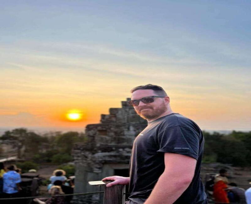 Small-Group Full Day Angkor wat Guide tour with Sun set - Authentic Experiences and Authenticity