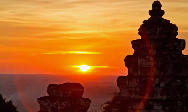 Small-Group Full Day Angkor wat Guide tour with Sun set - The Sum Up