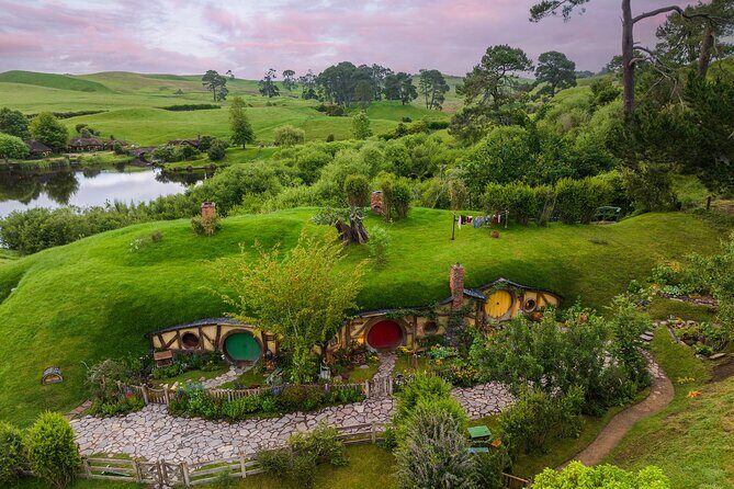 Small Group Luxury Hobbiton Tour incl. Lunch From Auckland - The Journey to Hobbiton