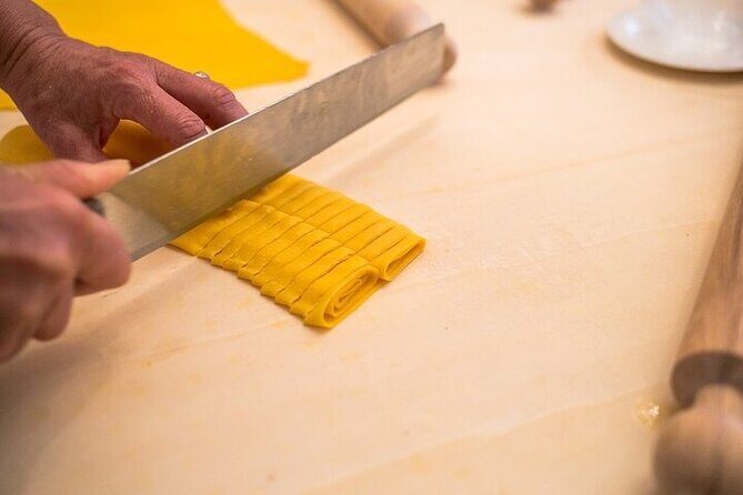 Small group Pasta and Tiramisu class in Como - FAQ