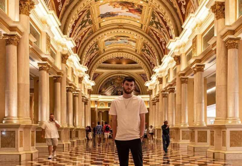 Small Group Vegas Strip Walking Tour with Free Drink - The Itinerary in Detail