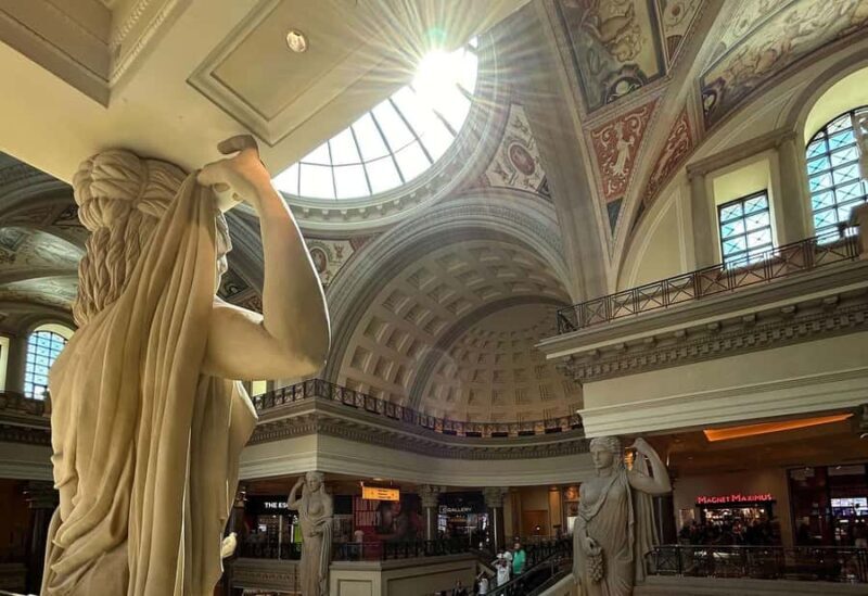 Small Group Vegas Strip Walking Tour with Free Drink - The Photo and Memorabilia Perks