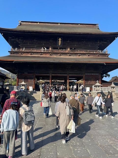 Snow Monkey & ZinkoJi With Sake Tasting Private Tour - Pickup and Drop-off