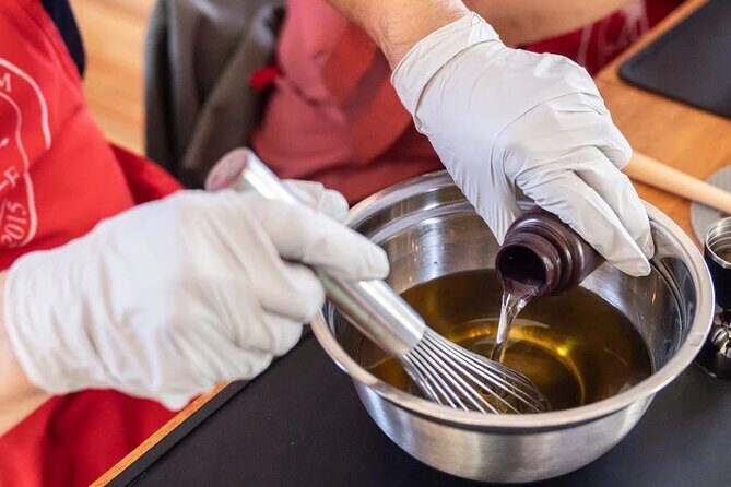 Soap Making Classes with Bubble Shack Hawaii - Decorating: Adding a Tropical Touch