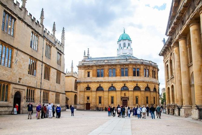 Social Distancing Specialised Oxford University Walking Tour With Student Guides - Booking Information and Pricing