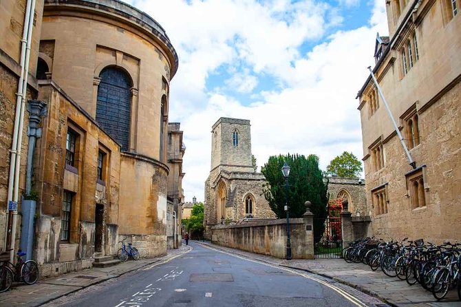 Social Distancing Specialised Oxford University Walking Tour With Student Guides - Tips for an Enjoyable Tour