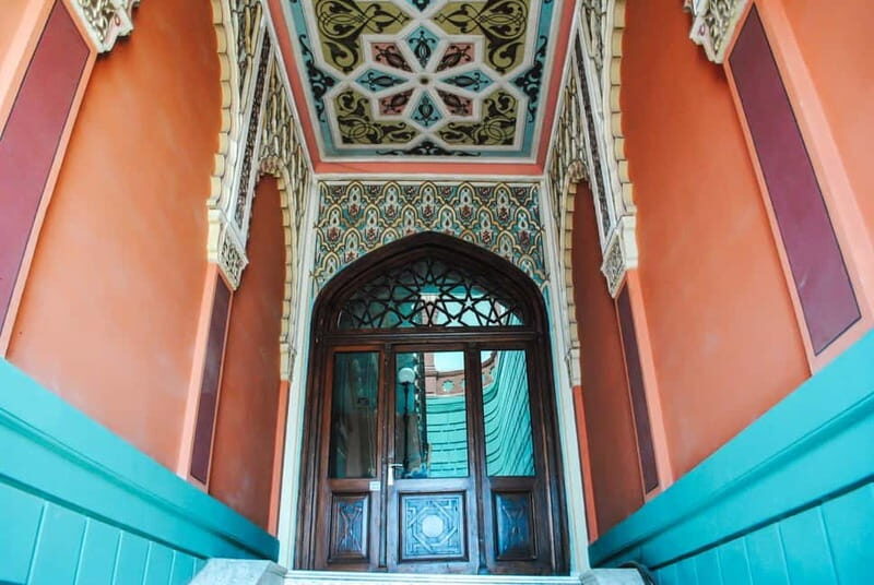 Sololaki - Urban Legends Walk of Bourgeoisie & Haunted Flats - Exploring Sololaki’s Architectural Heritage