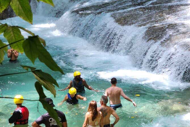 Sonador Falls: Water Adventure & Dominican Feast - Exploring the Río Sonador Waterfall and Countryside