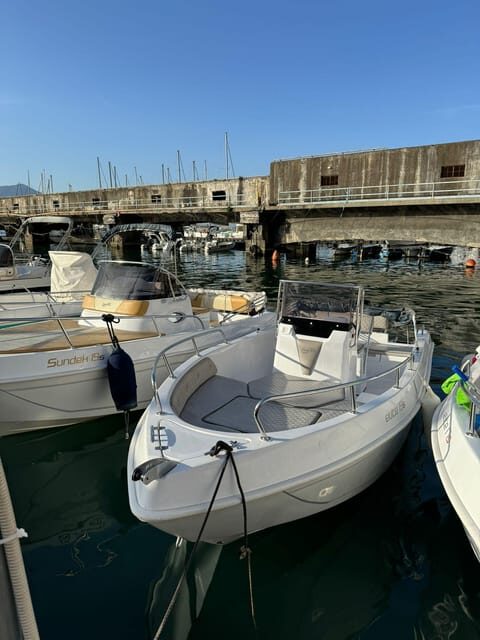 Sorrento: boat rental without a license, sail to Capri - Frequently Asked Questions