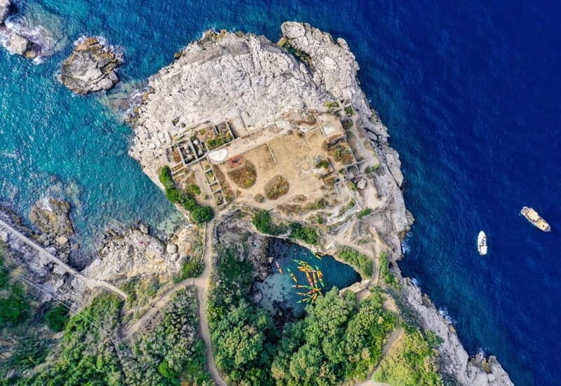 Sorrento: Guided Kayak Tour with Paddleboarding - An In-Depth Look at the Kayak & Paddleboarding Tour in Sorrento