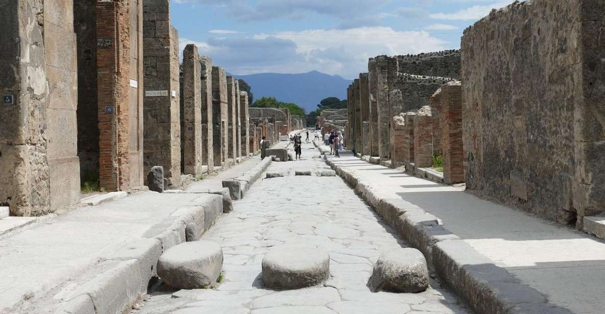 Sorrento: Pompeii and Mount Vesuvius Tour With Skip-The-Line - Exploring Ancient Pompeii