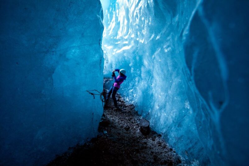 South Coast Iceland: 2-Day Blue Ice Cave & Jokulsarlon Tour - Daily Itinerary