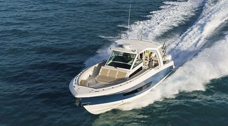 South Maui: Maalaea Guided Luxury Snorkel Cruise - The Boat: Amore