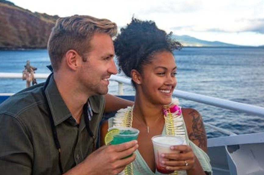 South Maui: Sunset Cruise With 4-Course Dinner and Drinks - Dining Experience
