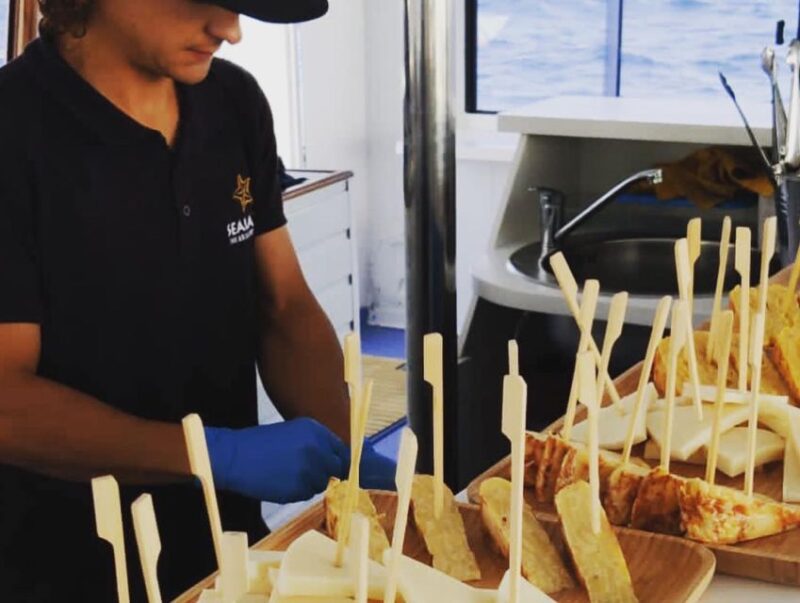 Southeast Fuerteventura: Boat Cruise With Lunch and Drinks - Amenities and Inclusions