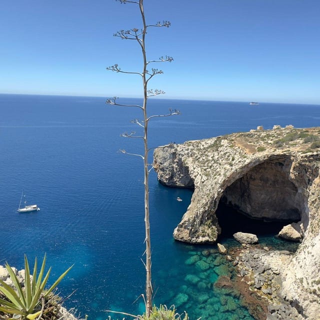 Southern Beauties: Marsaxlokk and Blue Cave TOUR IN PORTUGUESE - Exploring Malta’s Coastal Charms