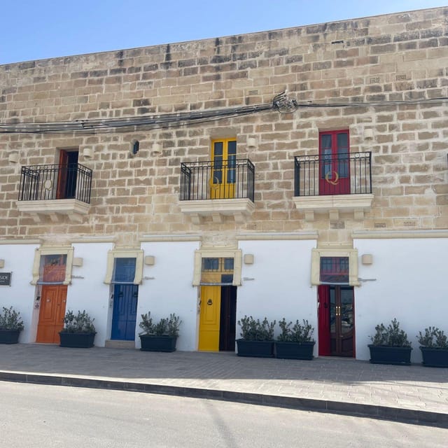Southern Beauties: Marsaxlokk and Blue Cave TOUR IN PORTUGUESE - Detailed Breakdown of the Itinerary