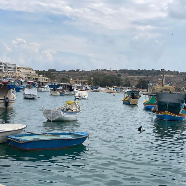 Southern Beauties: Marsaxlokk and Blue Cave TOUR IN PORTUGUESE - Authenticity and Real Guest Perspectives