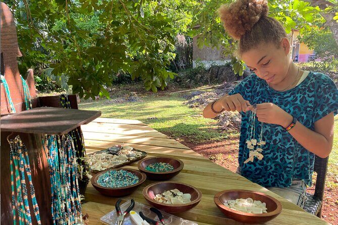 Souvenirs workshop A Mi Mek It! in Montego Bay Jamaica (FR & EN) - What to Expect from the Souvenirs Workshop in Montego Bay