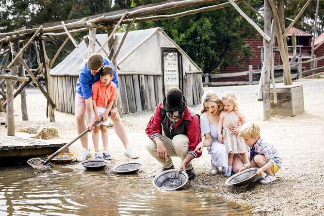 Sovereign Hill, Botanical Gardens and Melbourne Skydeck Bus Tour - Key Points