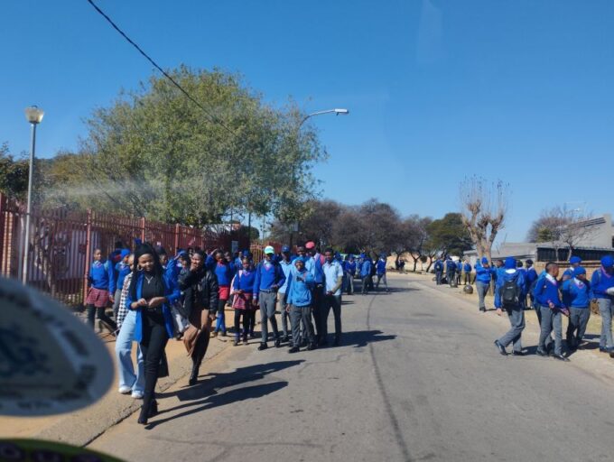 Soweto & Apartheid Museum With Local Lunch - Tour of Regina Mundi Church