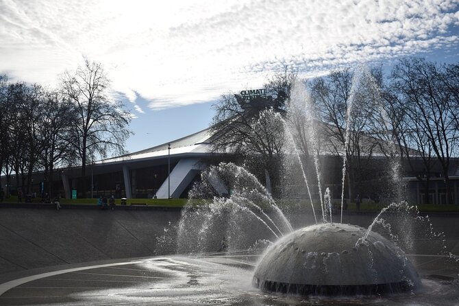 Space Needle & Seattle Center Small Group Private Walking Tour - Experiencing the Space Needle
