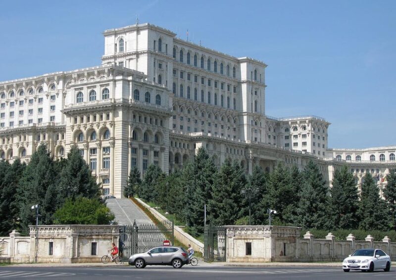 Spanish Guided Tour at the Palace of Parliament in Bucharest - Highlights of the Palace