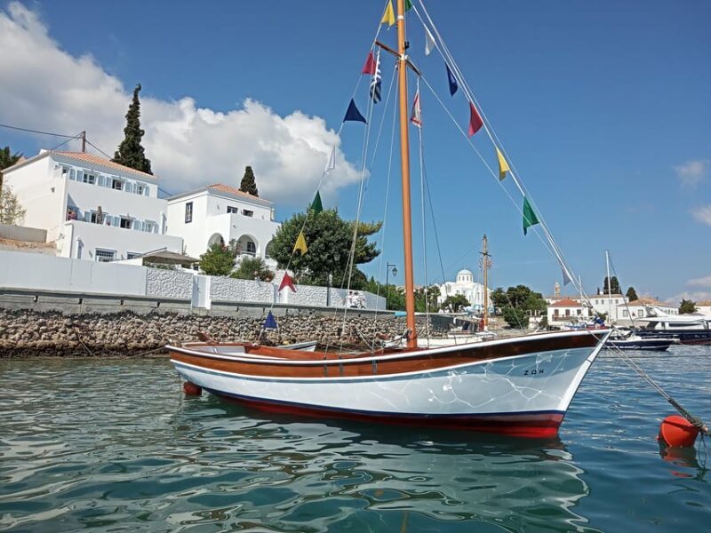 Spetses Island Boat Exploration  e-kaiki - Key Points