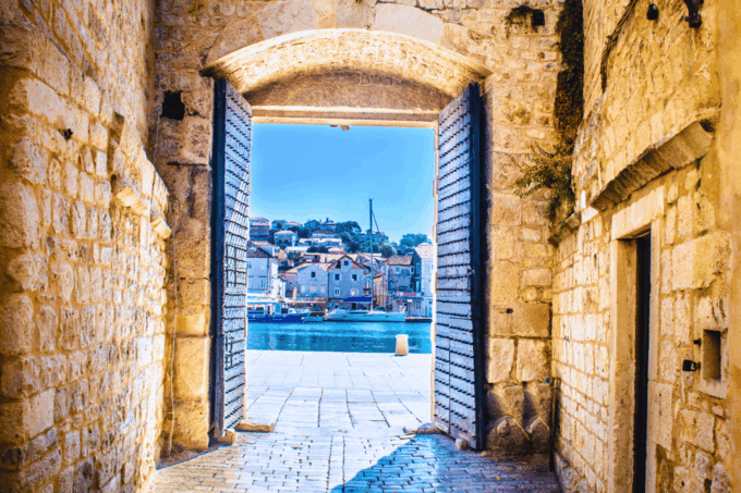 Split: Blue Lagoon & 3 Islands Speedboat Tour - Small Group - Getting There