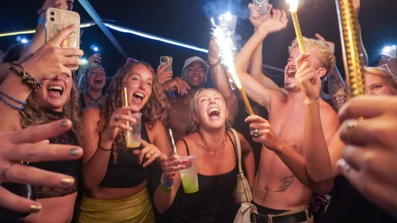 Split: Boat Crawl with Nightclub Access, Shots, & Boat Party - FAQ