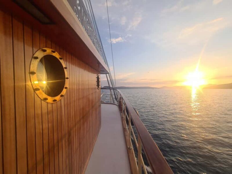 Split:Sunset Cruise with Live Music - Key Points