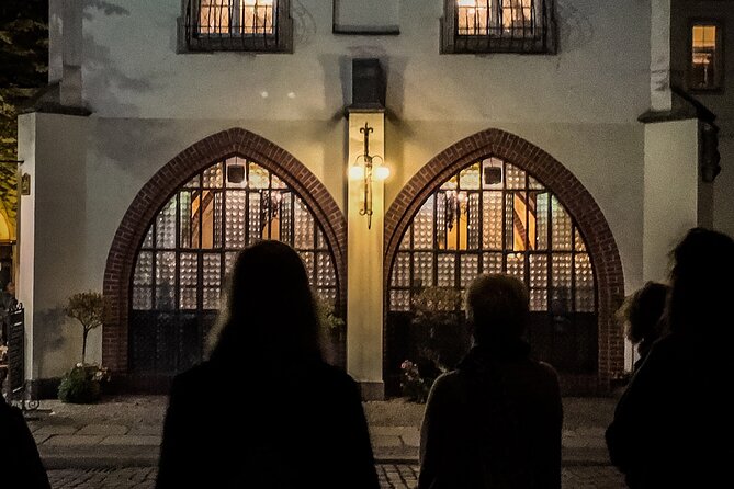Spooky Tour Berlin Haunted Ghost Walk 90-Minute at Berlin Mitte City Center - Transportation and Nearby Landmarks